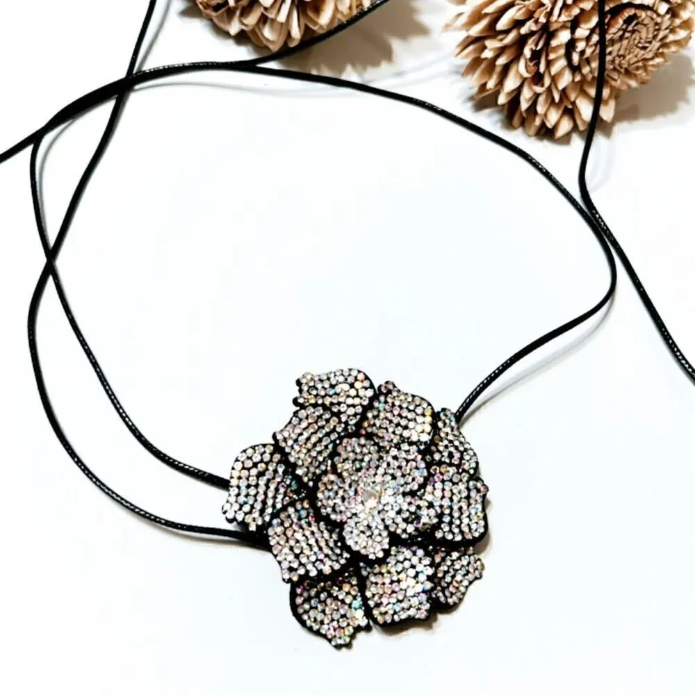 Black flower  choker  M155